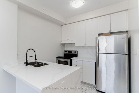 Photo 5 at 315 - 80 Aspen Springs Drive, Bowmanville, Clarington