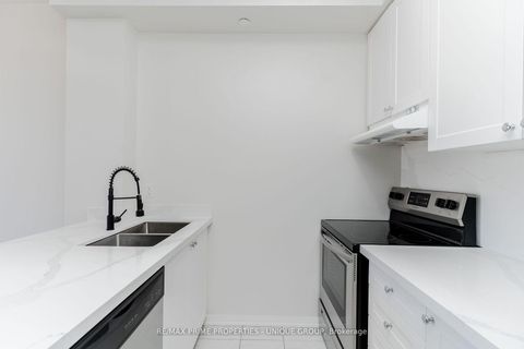 Photo 7 at 315 - 80 Aspen Springs Drive, Bowmanville, Clarington