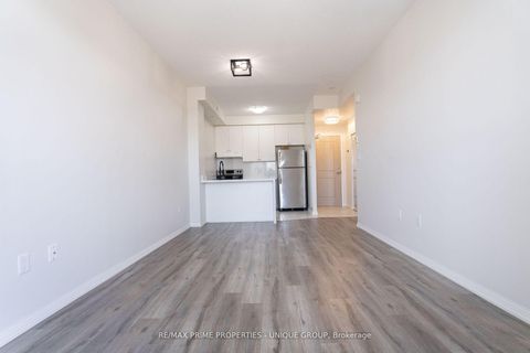 Photo 8 at 315 - 80 Aspen Springs Drive, Bowmanville, Clarington