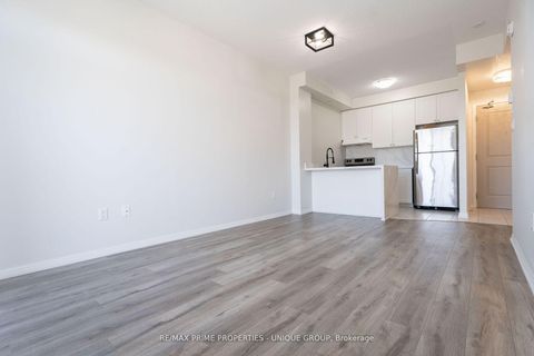 Photo 9 at 315 - 80 Aspen Springs Drive, Bowmanville, Clarington