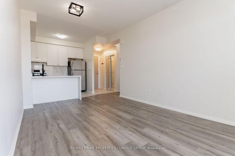 Photo 10 at 315 - 80 Aspen Springs Drive, Bowmanville, Clarington