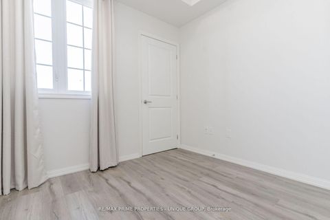 Photo 12 at 315 - 80 Aspen Springs Drive, Bowmanville, Clarington