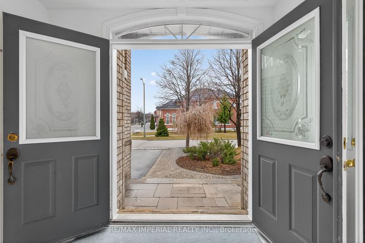 Photo 4 at 103 Ferdinand Avenue, Vellore Village, Vaughan