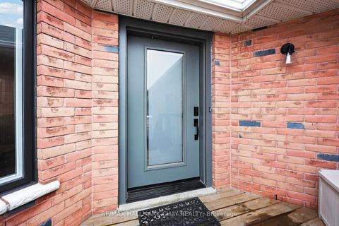 Photo 2 at 12 Dunnett Drive, Ardagh, Barrie