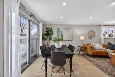 Photo 10 at 41 Hemingway Crescent, Letitia Heights, Barrie