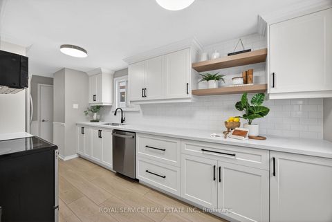 Photo 13 at 41 Hemingway Crescent, Letitia Heights, Barrie