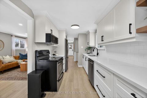 Photo 14 at 41 Hemingway Crescent, Letitia Heights, Barrie