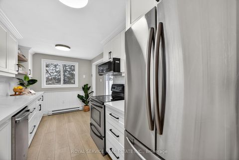 Photo 16 at 41 Hemingway Crescent, Letitia Heights, Barrie