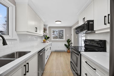 Photo 17 at 41 Hemingway Crescent, Letitia Heights, Barrie