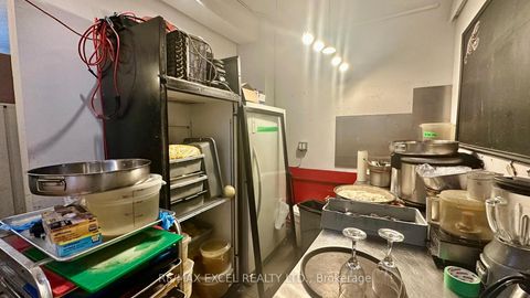 Photo 7 at 371 Roncesvalles Avenue E, Roncesvalles, Toronto