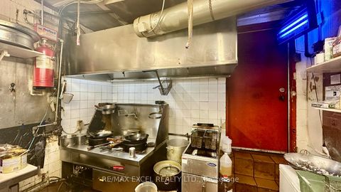 Photo 8 at 371 Roncesvalles Avenue E, Roncesvalles, Toronto