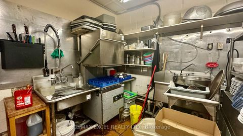 Photo 9 at 371 Roncesvalles Avenue E, Roncesvalles, Toronto