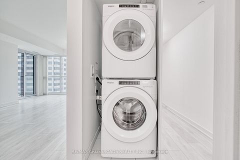 Photo 16 at 710 - 2 Sonic Way, Flemingdon Park, Toronto