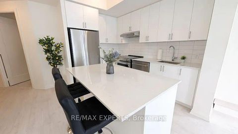 Photo 7 at 221 - 9000 Jane Street, Concord, Vaughan