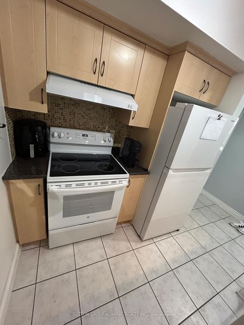 Photo 5 at 216 - 250 Pine Grove Road, Islington Woods, Vaughan