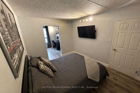 Photo 8 at 216 - 250 Pine Grove Road, Islington Woods, Vaughan