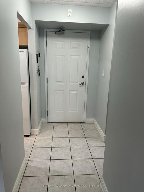 Photo 13 at 216 - 250 Pine Grove Road, Islington Woods, Vaughan