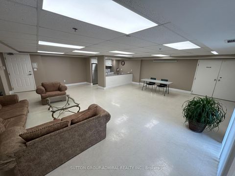 Photo 22 at 216 - 250 Pine Grove Road, Islington Woods, Vaughan