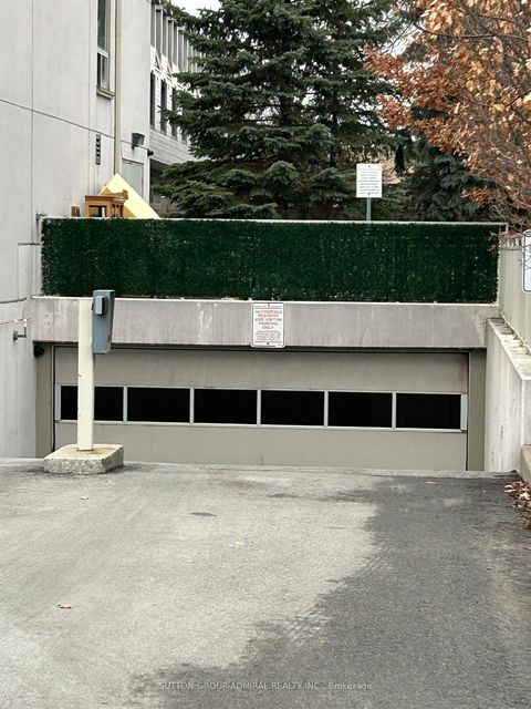 Photo 24 at 216 - 250 Pine Grove Road, Islington Woods, Vaughan