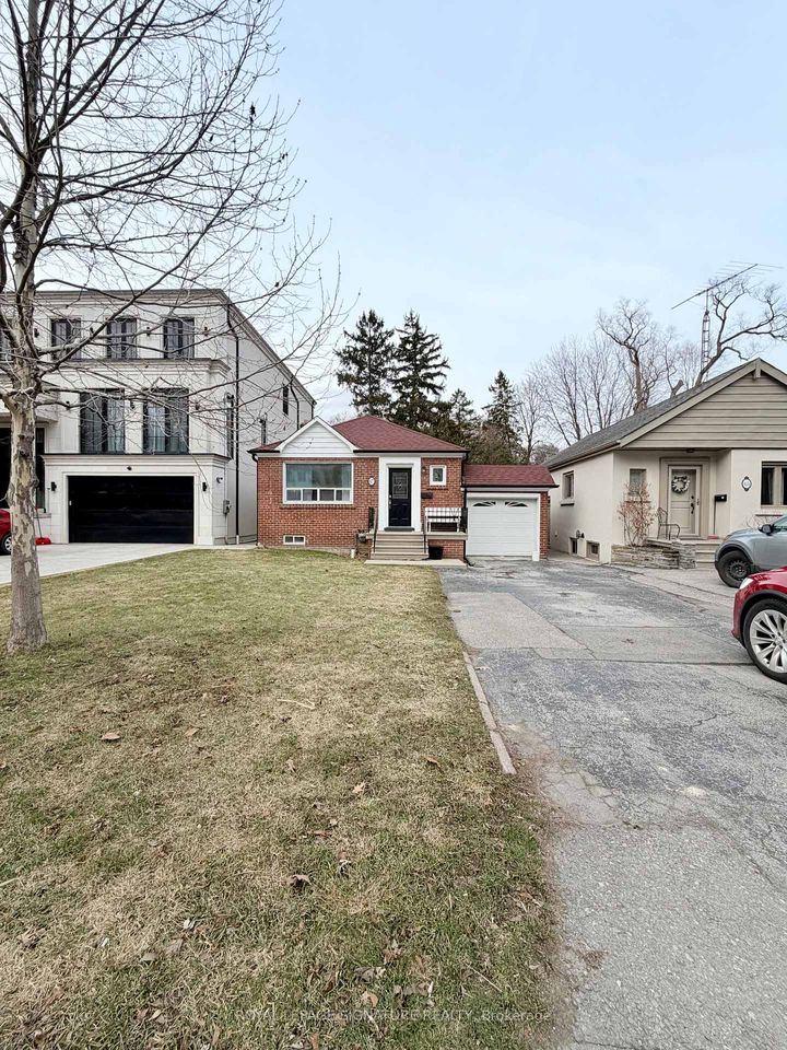 Photo 2 at 67 South Kingsway, Swansea, Toronto