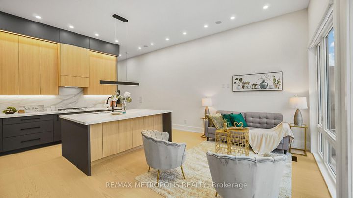 Photo 11 at 39 Kenworthy Avenue, Oakridge, Toronto