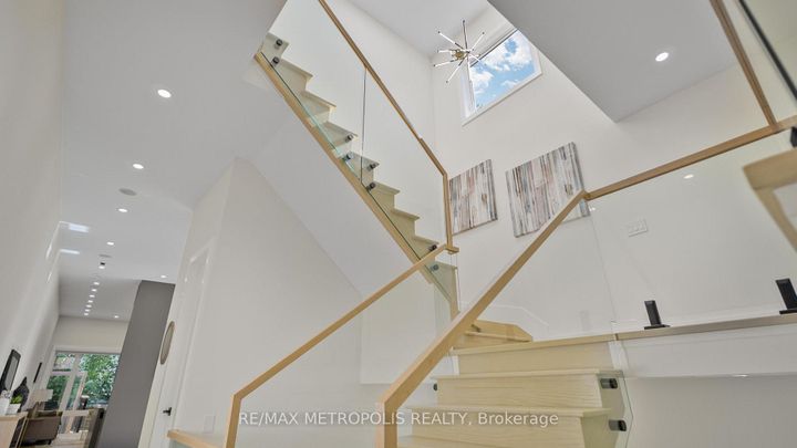 Photo 15 at 39 Kenworthy Avenue, Oakridge, Toronto