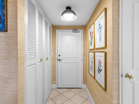 Photo 4 at 404 - 260 Heath Street W, Forest Hill South, Toronto