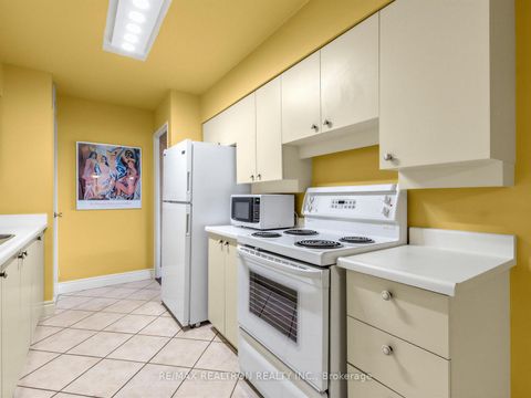 Photo 15 at 404 - 260 Heath Street W, Forest Hill South, Toronto