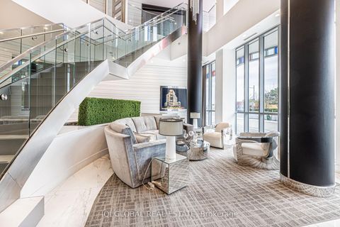 Photo 2 at 301 - 9471 Yonge Street, Observatory, Richmond Hill