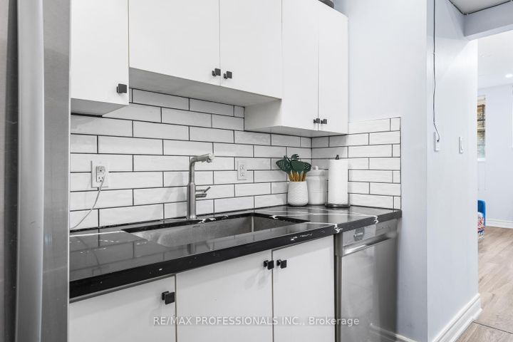 Photo 9 at 105 - 412 Jarvis Street, Yonge Corridor, Toronto