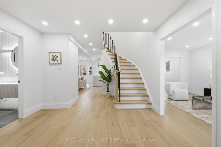 Photo 7 at 1332 Quinpool Court, Creditview, Mississauga