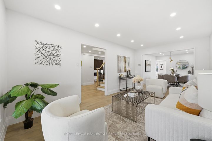 Photo 9 at 1332 Quinpool Court, Creditview, Mississauga