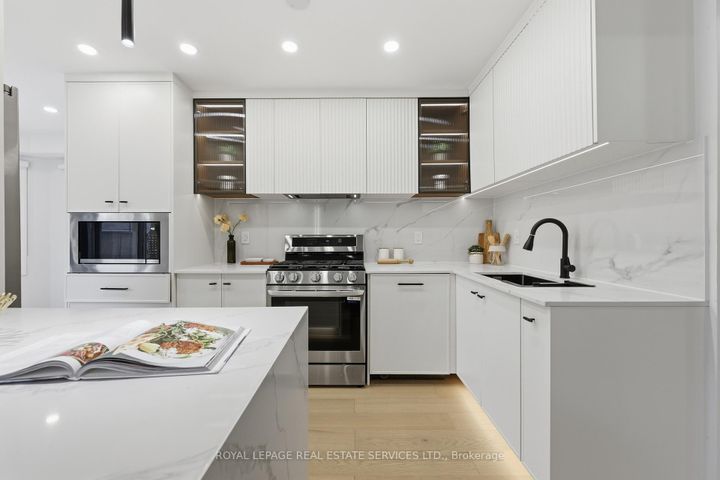 Photo 12 at 1332 Quinpool Court, Creditview, Mississauga