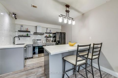 Photo 11 at 103 - 3460 Keele Street, York University Heights, Toronto