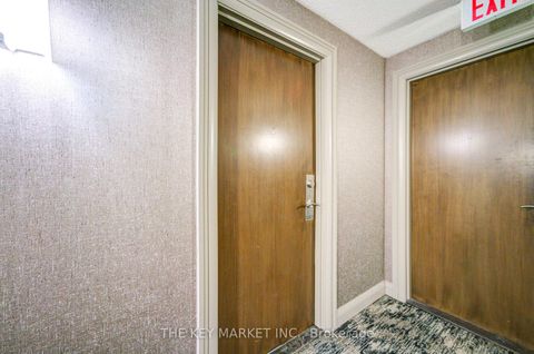 Photo 10 at 2007 - 21 Hillcrest Avenue, Willowdale East, Toronto