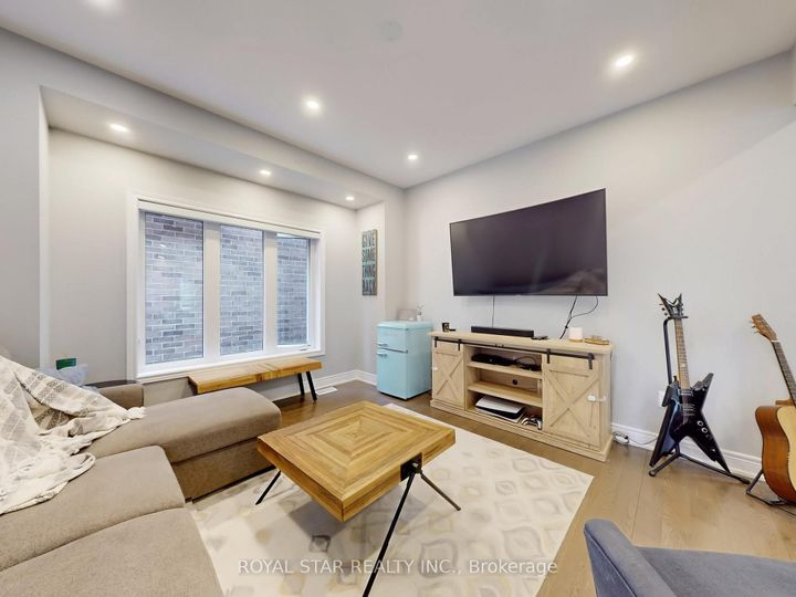 Photo 2 at 20 Walworth Street, Georgetown, Halton Hills