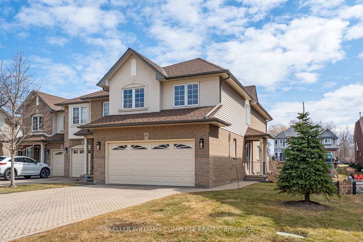 Photo 2 at 10 - 85 Edgewater Drive, Lakeshore, Hamilton