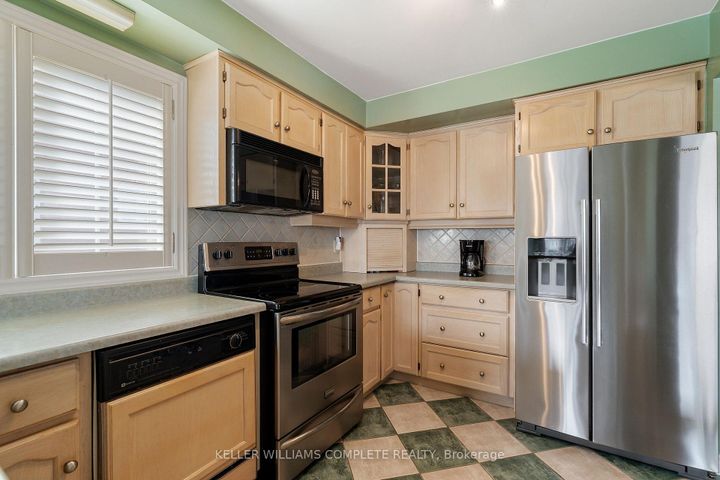 Photo 13 at 10 - 85 Edgewater Drive, Lakeshore, Hamilton