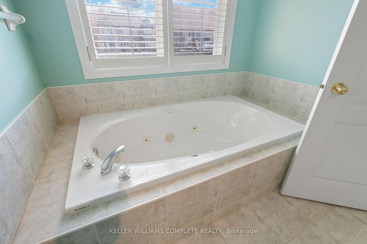 Photo 22 at 10 - 85 Edgewater Drive, Lakeshore, Hamilton