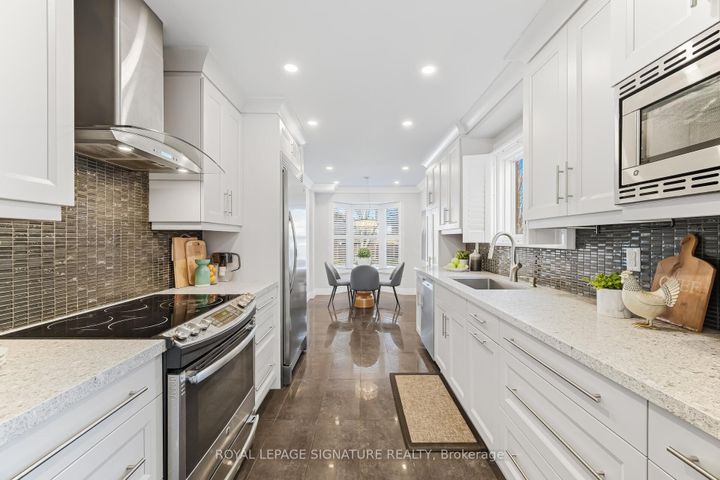 Photo 4 at 48 Evalene Court, Heart Lake West, Brampton