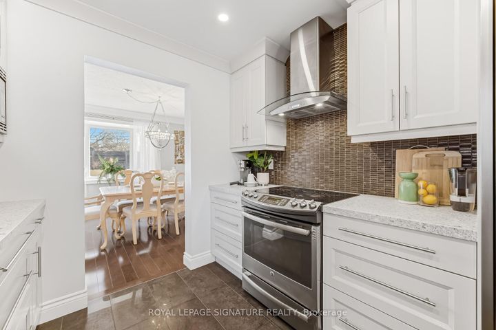 Photo 7 at 48 Evalene Court, Heart Lake West, Brampton