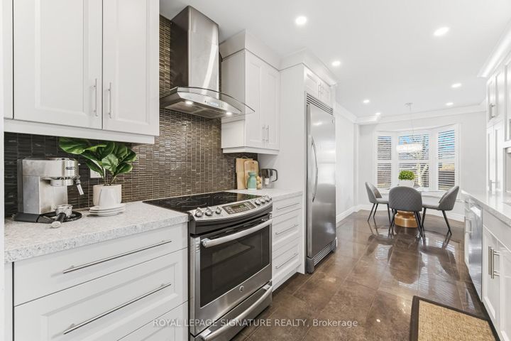 Photo 8 at 48 Evalene Court, Heart Lake West, Brampton