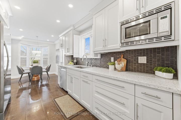 Photo 9 at 48 Evalene Court, Heart Lake West, Brampton