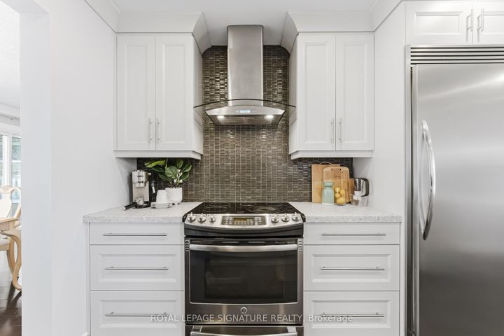 Photo 10 at 48 Evalene Court, Heart Lake West, Brampton