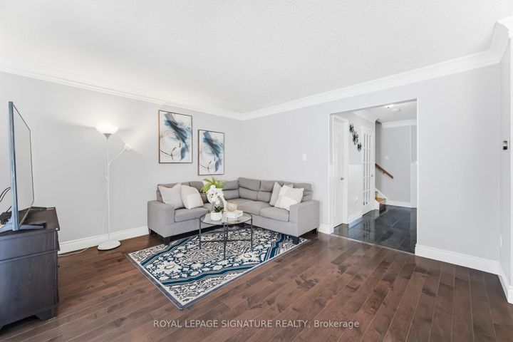 Photo 15 at 48 Evalene Court, Heart Lake West, Brampton