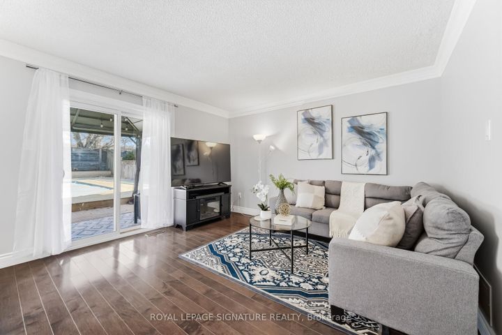 Photo 17 at 48 Evalene Court, Heart Lake West, Brampton