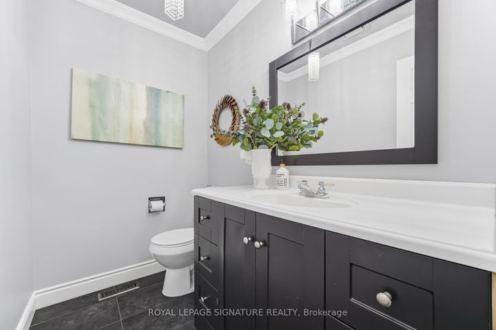 Photo 24 at 48 Evalene Court, Heart Lake West, Brampton