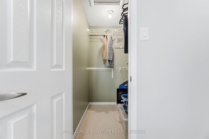 Photo 33 at 48 Evalene Court, Heart Lake West, Brampton