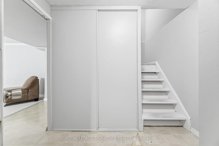 Photo 40 at 48 Evalene Court, Heart Lake West, Brampton