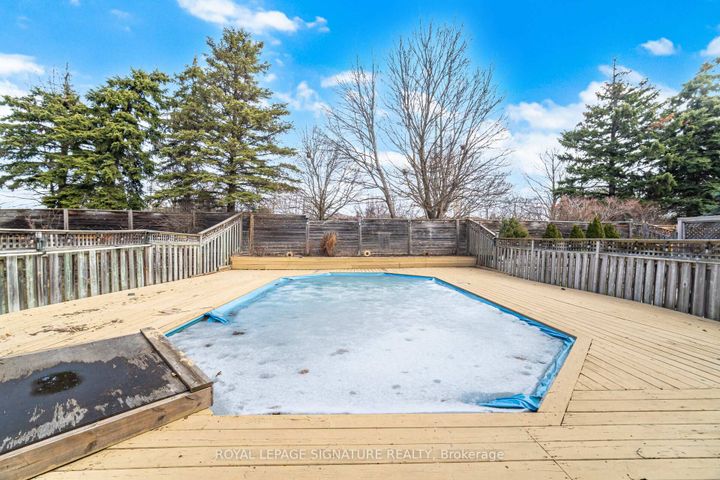 Photo 45 at 48 Evalene Court, Heart Lake West, Brampton